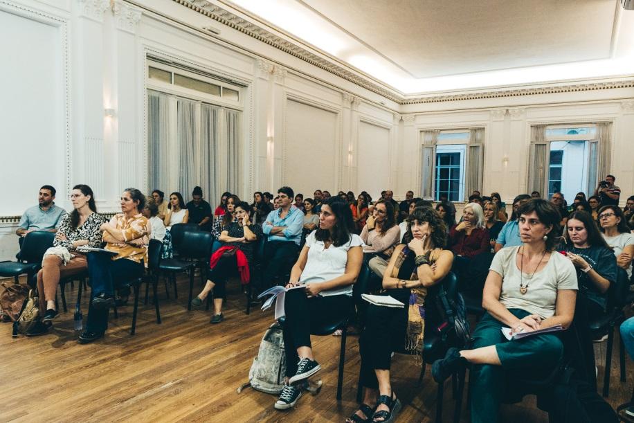 Conversatorio ¿Qué sabemos hoy de la economía popular cordobesa? Realizado en el Salón Blanco de la Municipalidad de Río Cuarto.
